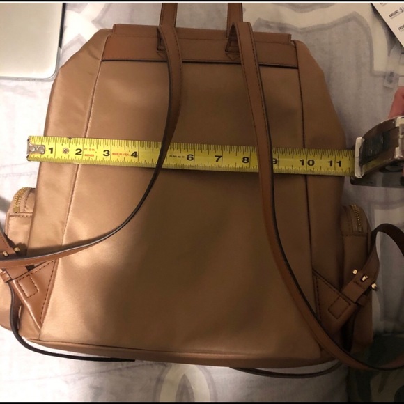 Michael Kors Abbey LG Cargo backpack Tan - Picture 7 of 8